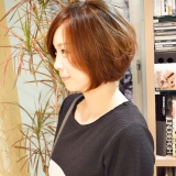 アゴラインの前下がりショートボブ