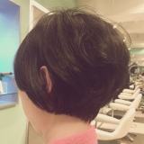 クセ毛を活かした前下がりショートボブ☆