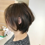 クセ毛を活かした前下がりのショートボブ